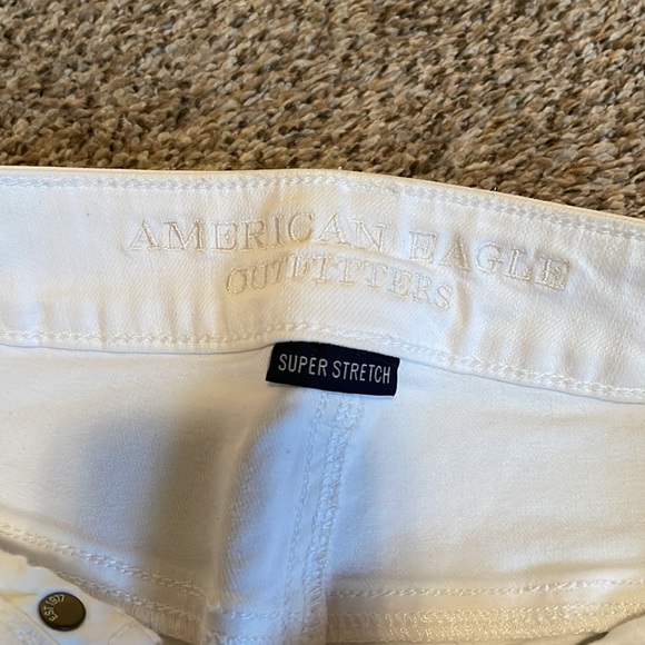🌱🦢4 FOR $15!🦢🌱 American eagle size 6 white distressed cutoff Jean shorts - Picture 2 of 5